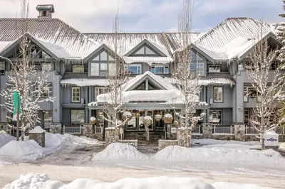 Gallery image of Glacier Lodge in Whistler
