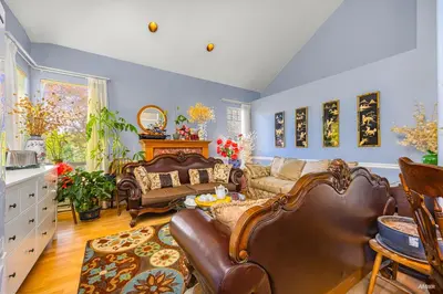 a living room with a couch and a table at Charming Family Hotel in Richmond
