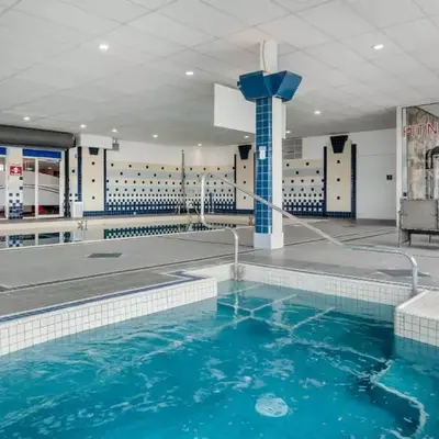 Super 8 by Wyndham Macleod Trail Calgary
