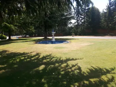 a park with a statue in the middle of a field at Fuller Lake Chemainus Motel in Chemainus