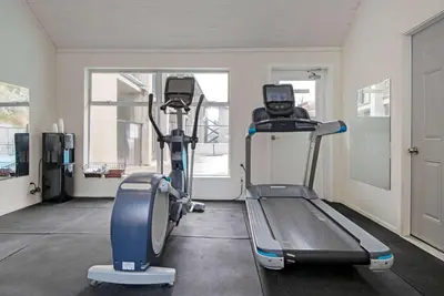 a gym with two treadmills and a treadmill at Travelodge by Wyndham Kamloops Mountview in Kamloops