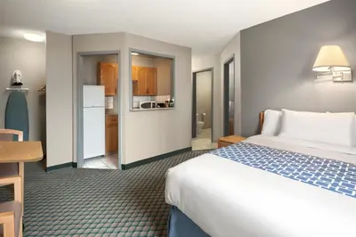 Gallery image of Travelodge by Wyndham Edmonton Airport in Leduc