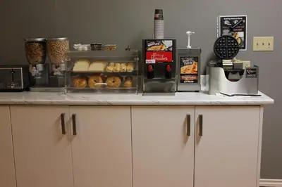 a kitchen counter with aasteryasteryasteryasteryasteryasteryasteryasteryasteryasteryastery at Travelodge by Wyndham Blairmore in Blairmore