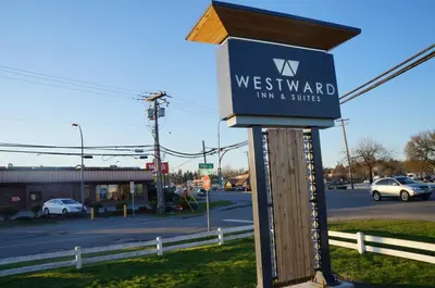 a sign for a west wand inn and suites at Westward Inn & Suites in Langley