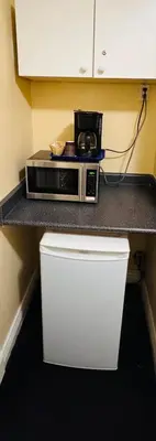 a microwave sitting on top of a counter at Island Travel Inn in Victoria