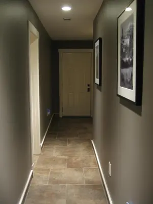 a hallway with a door and a tile floor at Fitzhugh House Guest Accomodation in Jasper