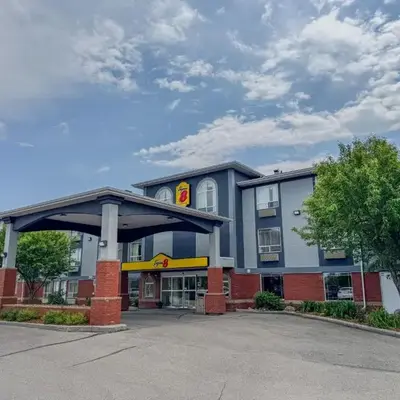 Super 8 by Wyndham High River AB