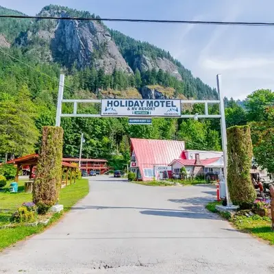 Holiday Motel & RV Resort