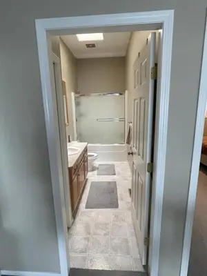 a bathroom with a tub and a sink and a toilet at Apple Tree Inn in Penticton