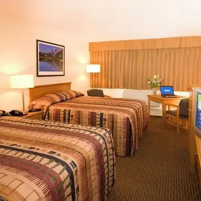 Woodlands Inn & Suites