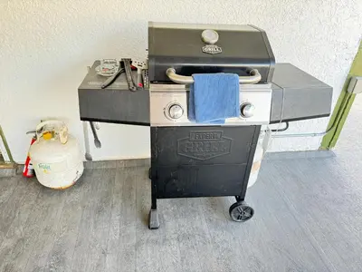 a grill sitting on a cart in a room at Quite House near the Vancouver Airport in Richmond