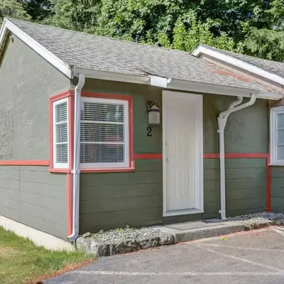 Malahat Bungalows Motel