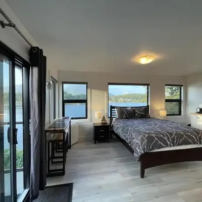 Oceanfront Room With Hot Tub & Firepit