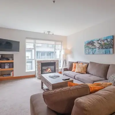Glaciers Lodge by Outpost Whistler