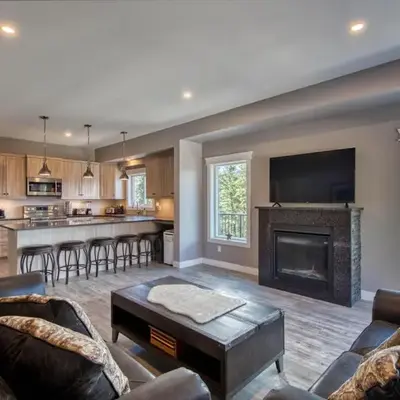 Semi-Lakefront Luxury Retreat In Blind Bay