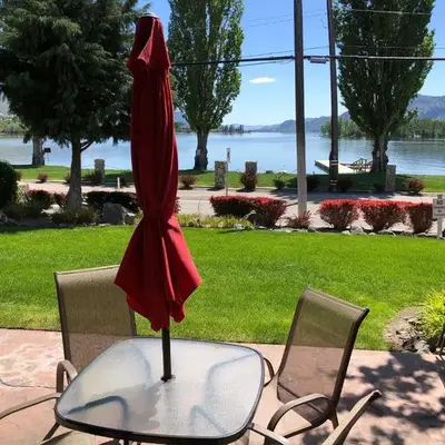 Lakefront Townhouse Family Complex