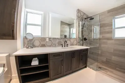 a bathroom with a sink and a shower at Halcyon Hot Springs Resort in Halcyon Hot Springs