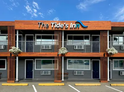 a building with a sign that reads the tides in at The Tide's Inn in Parksville