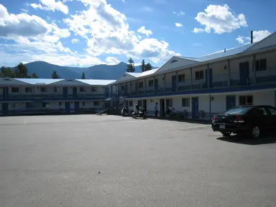 a car parked in a parking lot in front of a building at Skimmerhorn Inn in Creston