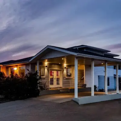 Super 8 by Wyndham Smoky Lake
