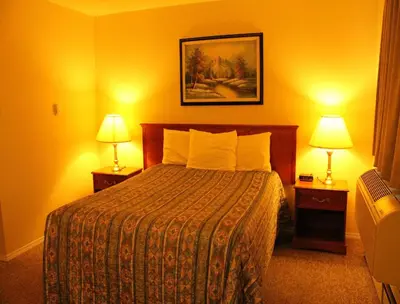 a hotel room with a bed and two lamps at Tel Star Motel in Brooks