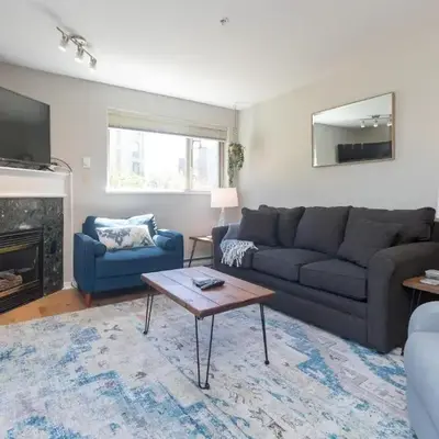 Deluxe 2 Bed 2 Bath And 5 Min Walk To Downtown And Seawalk
