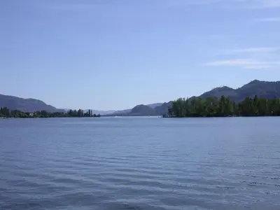 a large body of water with mountains in the background at Casa Del Mila Oro Condo in Osoyoos