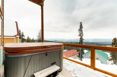 Gallery image of Arolla Chalet D in Big White