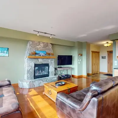 Glacier Lodge 103