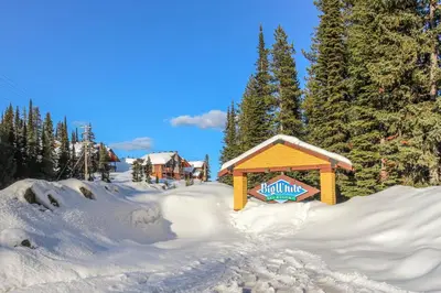 Gallery image of Rockridge 375 Snow Escape in Big White