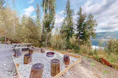 Gallery image of IKES Retreat in Christina Lake