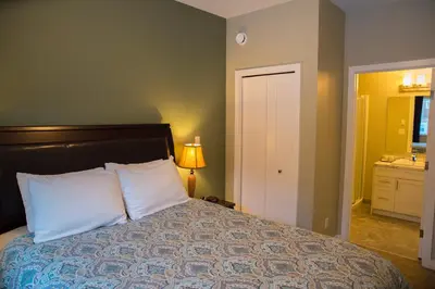 Gallery image of Downtown Whitehorse Deluxe 2 Bedroom Condo in Whitehorse