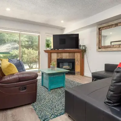 2BR plus Loft in Valhalla