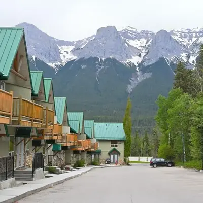 BANFF WOODS LODGE