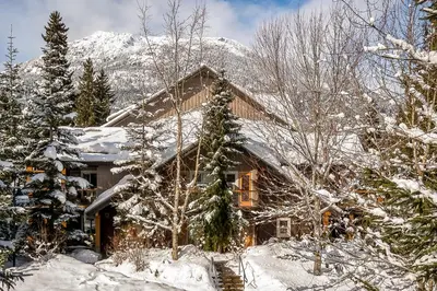 Gallery image of Glacier's Reach 115 in Whistler