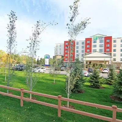 Holiday Inn Express and Suites Calgary University by IHG