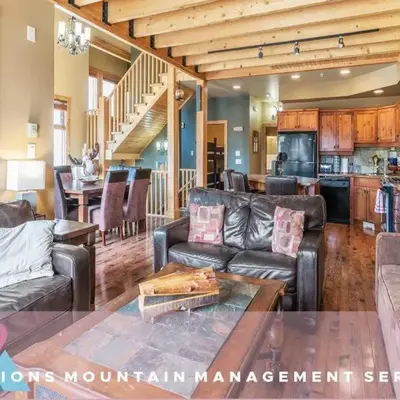 Forest Lane Hideaway - Luxurious Family Friendly Home w Private Hot Tub