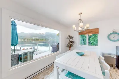 Gallery image of Brooks Lake House in Christina Lake