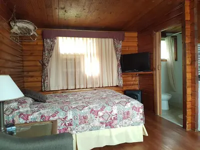 a bedroom with a bed and a window at Flamingo Motel in Cranbrook