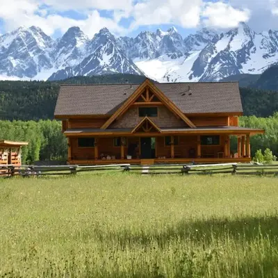 Seven Sisters Mountains House