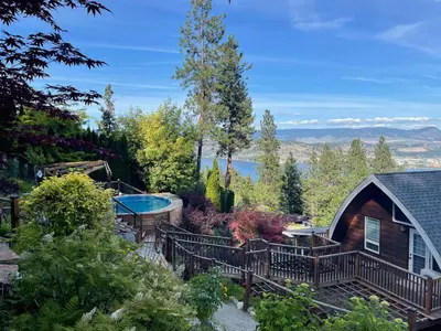 a backyard with a pool and a house at Les Chambres Roses in West Kelowna