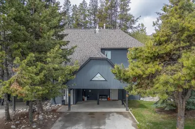 an aerial view of a house with trees at Silver Birch by StayIn in Kimberley