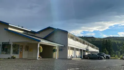a building with a car parked in front of it at Y-5 Motel in Barrière