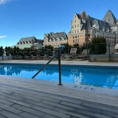 WaterFalls Hotel - Suite in Falls Downtown with pool