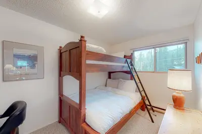 Gallery image of Powder Family - Ptarmigan Inn #302 in Big White