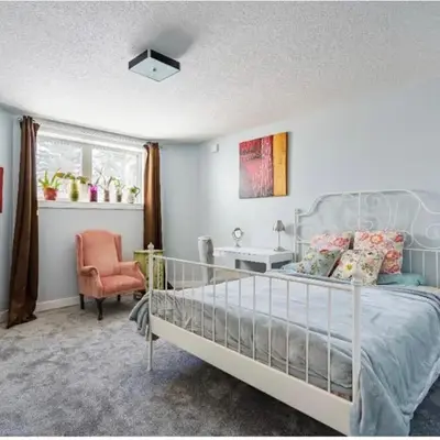 Banff Garden Suite&2mins Bus station Close LRT& Free Parking