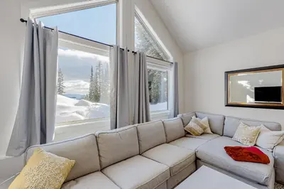 Gallery image of Ice and Cozy #116C in Big White