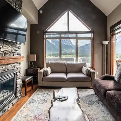 Spacious Penthouse Suite-King Beds-Pool & Hot Tub