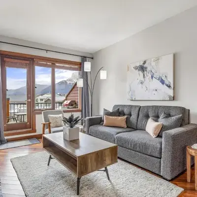 Alluring Mountain View Condo - Right In The Heart Of Downtown - managed by Little Sister Getaways