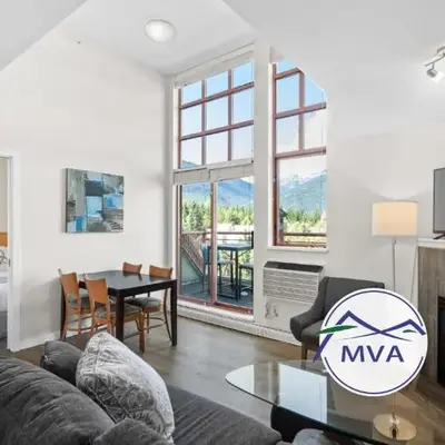 Alpenglow Lodge Junior Penthouse by MVA